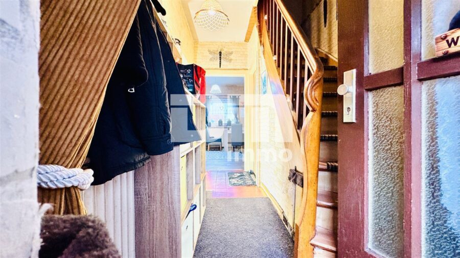 Schöne Doppelhaushälfte in schöner Wohnlage mit Panoramablick, Gartenbereich und Garage - EG Flur / Diele / Windfang / 2. Zugang